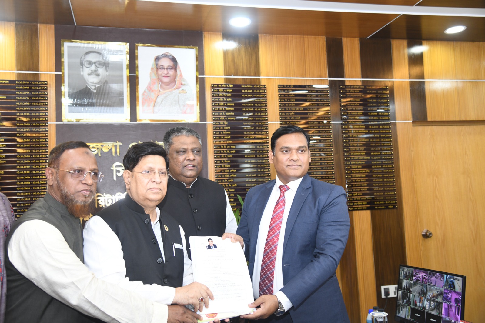 সিলেট -১ আসনের জন্য মনোনয়পত্র দাখিল করেছেন পররাষ্ট্রমন্ত্রী ড. মোমেন