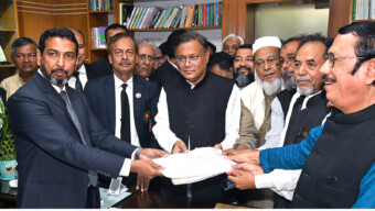 দলের পদধারী স্বতন্ত্র প্রার্থীদের অবশ্যই দলীয় শৃঙ্খলা মাথায় রাখতে হবে : তথ্যমন্ত্রী