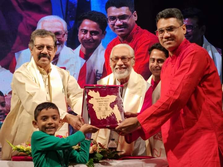 ‘বিজয়ের উল্লাস’ শীর্ষক পাঁচটি মৌলিক দেশের গান এর প্রকাশনা অনুষ্ঠিত