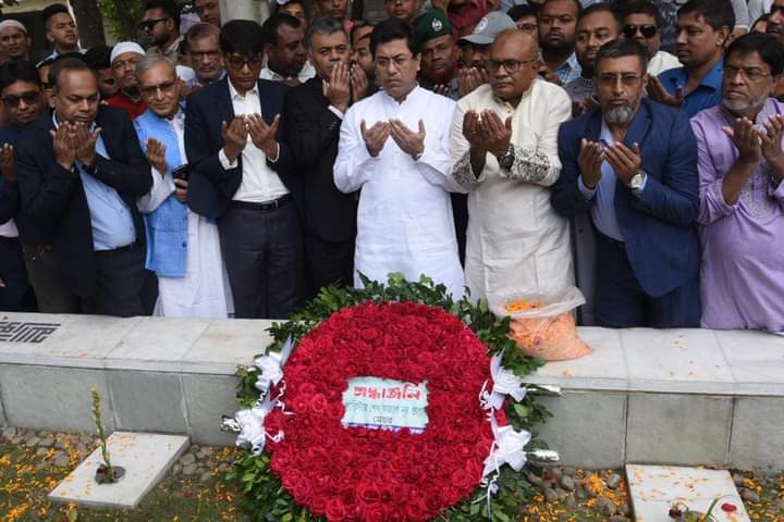 জন্মদিনে পিতার কবরে শ্রদ্ধাঞ্জলি অর্পণ করেছেন ঢাদসিক মেয়র ঢাদসিক মেয়র ব্যারিস্টার শেখ তাপস