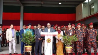 মহিলা ফায়ারফাইটার ১ম ব্যাচেরট্রেনিং ভিজিট ও ফটোসেশনেঅংশ নিলেন স্বরাষ্ট্রমন্ত্রী