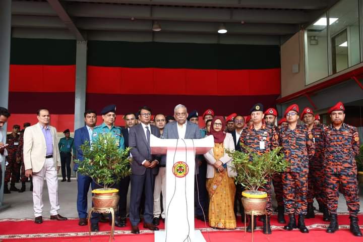 মহিলা ফায়ারফাইটার ১ম ব্যাচেরট্রেনিং ভিজিট ও ফটোসেশনেঅংশ নিলেন স্বরাষ্ট্রমন্ত্রী