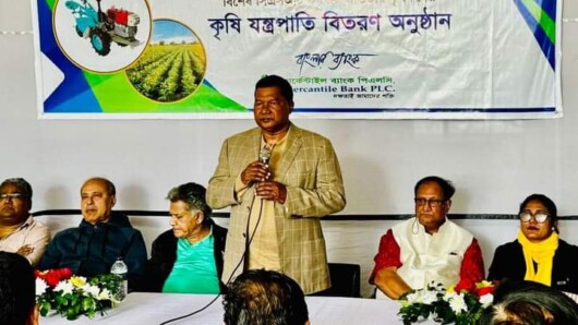 ঢাকার নবাবগঞ্জ উপজেলায় কৃষকদের মাঝে মার্কেন্টাইল ব্যাংকের কৃষি যন্ত্রপাতি অনুদান