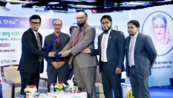 রাজস্ব আহরণে বিশেষ অবদানে সম্মাননা পেল ইসলামী ব্যাংক