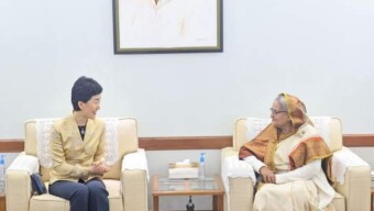 জাতীর জনক বঙ্গবন্ধুকন্যা প্রধানমন্ত্রী শেখ হাসিনার সঙ্গে বৃহস্পতিবার,২৫ জানুয়ারি ২০২৪, সকালে গণভবনে চীনের আন্তর্জাতিক বিভাগের কেন্দ্রীয় কমিটির উপমন্ত্রী Ms. Sun Haiyan এর নেতৃত্বে চীনা প্রতিনিধিদল সৌজন্য সাক্ষাৎ করেন। সাক্ষাৎ করতে এসে পঞ্চমবার প্রধানমন্ত্রী হওয়ায় শেখ হাসিনাকে চীনের আন্তর্জাতিক বিভাগের কেন্দ্রীয় কমিটির উপমন্ত্রী ফুল দিয়ে অভিনন্দন জানান।