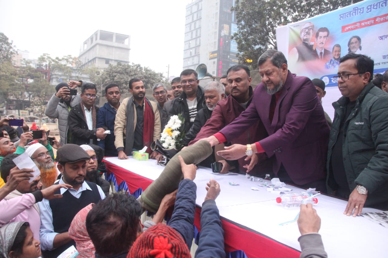 শীতার্তদের ও অসহায় মানুষের মাঝে যুবলীগের শীতবস্ত্র বিতরণ