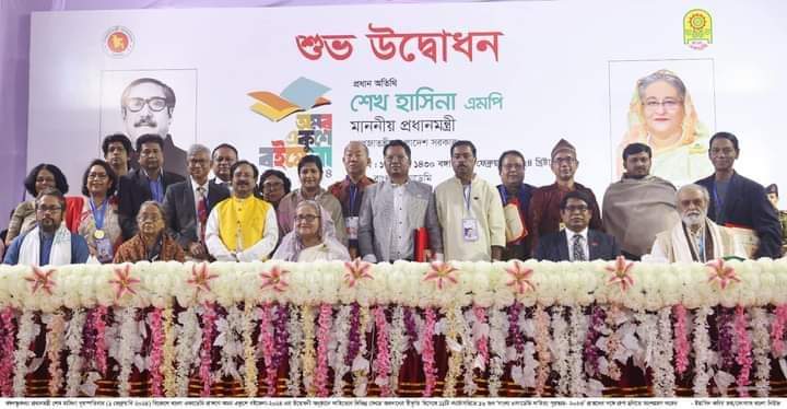 বিজয়ীদের হাতে বাংলা একাডেমিসাহিত্য পুরস্কার তুলে দিলেন প্রধানমন্ত্রী