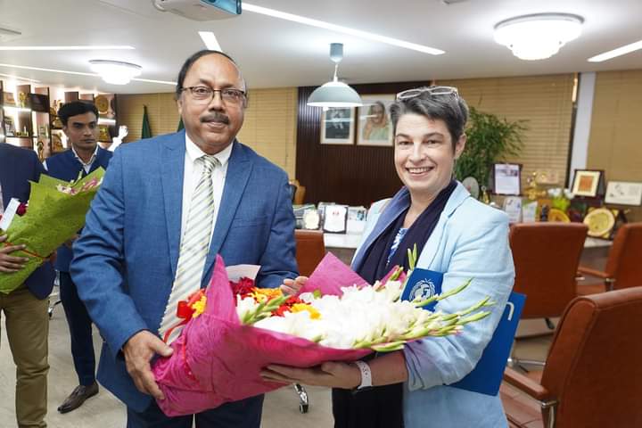 রাজশাহী সিটি কর্পোরেশনের মেয়র  এ.এইচ.এম খায়রুজ্জামান লিটন এর সাথে সৌজন্যে করেছেন ইউনিসেফের প্রতিনিধিবৃন্দ