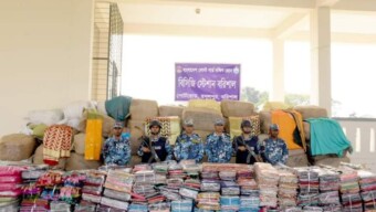 বরিশালের দপদপিয়ায় অভিযান চালিয়ে শুল্ক ফাঁকি দিয়ে অবৈধভাবে আসা প্রায় ১০ কোটি ৮ লক্ষ টাকা মূল্যের ভারতীয় শাড়ি কাপড় জব্দ করেছে কোস্ট গার্ড।