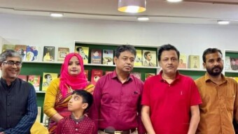 ঢাকা মহানগর গোয়েন্দা পুলিশের প্রধান কর্মবীর মোহাম্মদ হারুন অর রশিদ বিপিএম (বার),শুক্রবার, ২৩ ফেব্রুয়ারী, ২০২৪,বই মেলার সার্বিক নিরাপত্তা ও পরিস্থিতি পরিদর্শনে যান।পাশাপাশি পরিবার এর ও সন্তানের আবদার পূরণ করতে পরিবারকে সাথে বেড়াতে নিয়ে বইমেলায় যান এই কর্মবীর ডিবি প্রধান হারুনর রশীদ