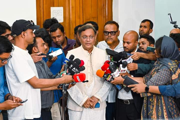 জাহাজ ও নাবিকদের বিপদমুক্ত করাই লক্ষ্য : পররাষ্ট্রমন্ত্রী