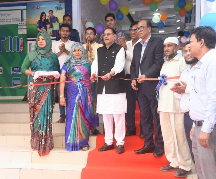 “রেডি টু কুক ফিস কার্যক্রমের উদ্বোধন করলেন মৎস্য ও প্রাণিসম্পদ মন্ত্রী”