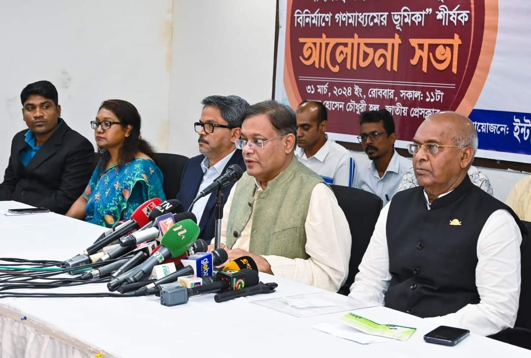 বহির্বিশ্বে দেশের ইতিবাচক ভাবমূর্তি তুলে ধরুন : পররাষ্ট্রমন্ত্রী
