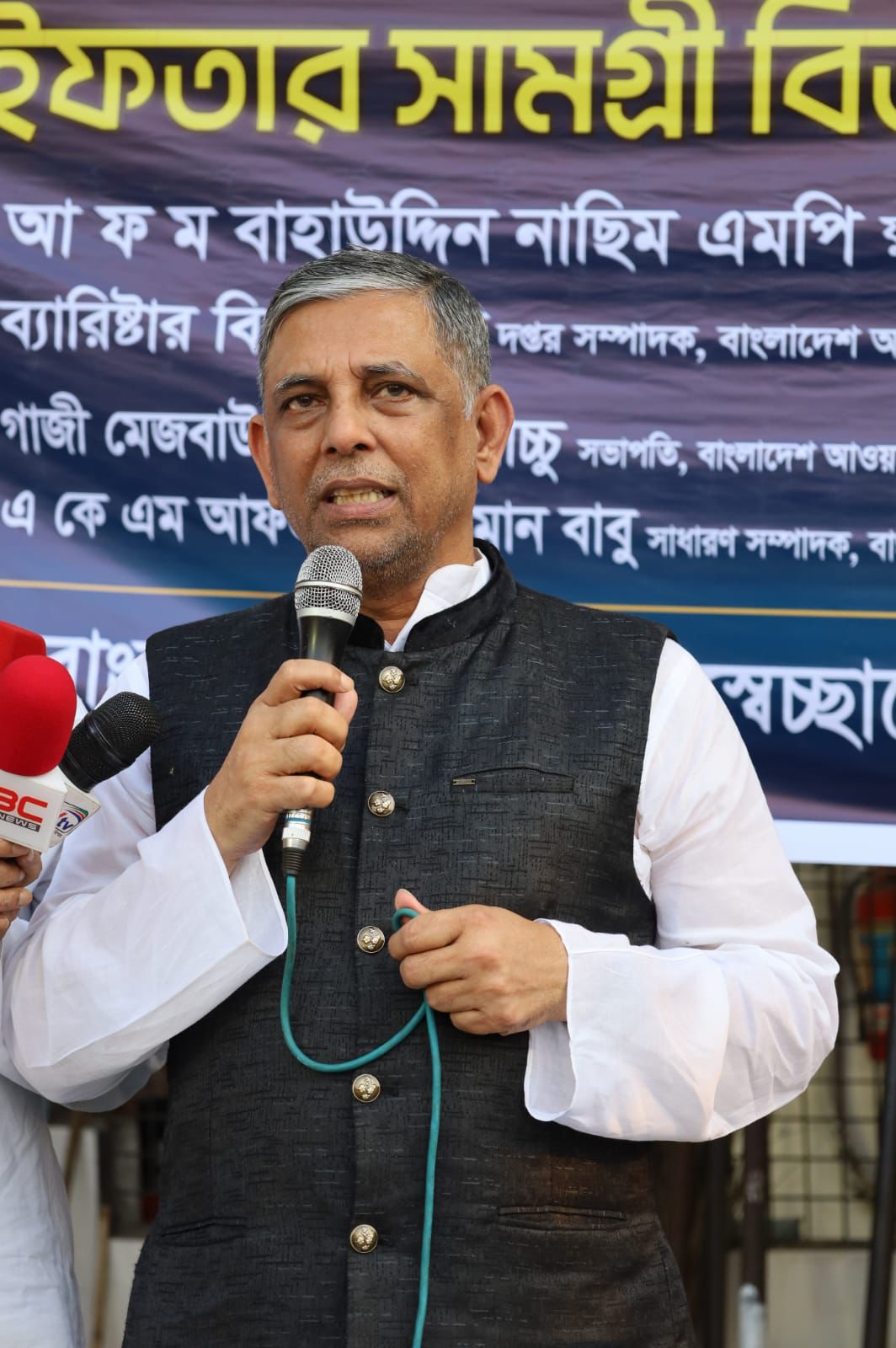 মাননীয় প্রধানমন্ত্রী দেশরত্ন শেখ হাসিনার পক্ষে দরিদ্র মানুষের মাঝে স্বেচ্ছাসেবক লীগের উদ্যোগে ইফতার সামগ্রী বিতরণ
