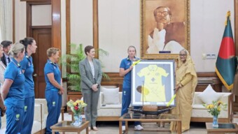 নিগারদের অনুপ্রাণিত করলেনপ্রধানমন্ত্রী, দিলেন উপহারও