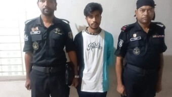 বহুল আলোচিত পটুয়াখালী জেলার বাউফল এলাকা হতে অপহৃত কিশোরীকে রাজধানীর যাত্রাবাড়ী এলাকা থেকে উদ্ধারসহ অপহরণকারী মোঃ মাসুম বিল্লাহ আকন (২১)কে গ্রেফতার করেছে র‌্যাব-৩