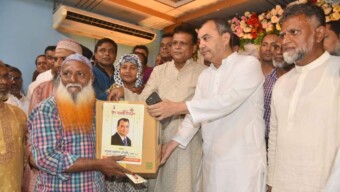 ৫০০ পরিবারের মাঝে পরিবেশমন্ত্রীর খাদ্যসামগ্রী বিতরণ: