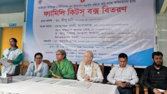কড়াইল বস্তির অগ্নিকান্ডে ক্ষতিগ্রস্তদের মাঝে ফ্যামিলি কিটস্ বক্স বিতরণ করলেন সমাজকল্যাণ মন্ত্রী