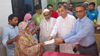 নিহত বন কর্মকর্তার পরিবারকে ১৫ লক্ষ টাকার সহায়তা প্রদান বনমন্ত্রীর:
