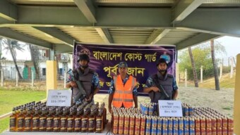 শাহপরী দ্বীপে অভিযান চালিয়ে বিপুল পরিমান বিয়ার এবং মদ জব্দ করেছে কোস্ট গার্ড
