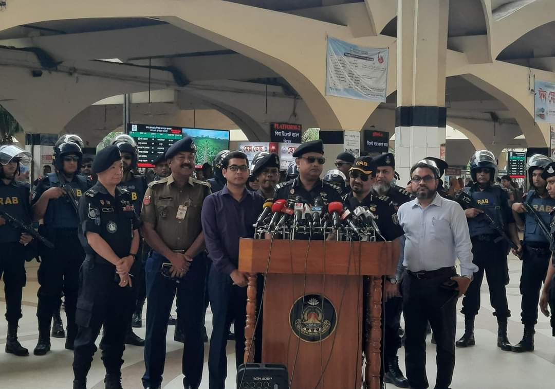ঈদ-উল-ফিতর উপলক্ষে ঘরমুখী মানুষের নিরাপদ যাত্রা নিশ্চিত করতে দেশব্যাপী রেলওয়ের টিকিট কালোবাজারি প্রতিরোধসহ র‌্যাবের গৃহীত নিরাপত্তা ব্যবস্থা ও পর্যবেক্ষণ সংক্রান্ত মিডিয়া ব্রিফিং