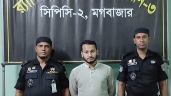 কুমিল্লা জেলার মনোহরগঞ্জ থানার ২০১৩ সালের ধর্ষণ মামলায় যাবজ্জীবন সাজাপ্রাপ্ত দীর্ঘদিন যাবৎ পলাতক আসামি আরাফাত উল্লাহ কাজী (৩০)’কে রাজধানীর মতিঝিল এলাকা হতে গ্রেফতার করেছে র‍্যাব-৩