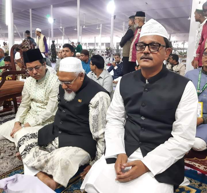 নৌপরিবহন মন্ত্রণালয়ের মাননীয় প্রতিমন্ত্রী জনাব খালিদ মাহমুদ চৌধুরী এমপি ১১ এপ্রিল ২০২৪ ঢাকায় জাতীয় ঈদগাহে পবিত্র ঈদুল ফিতরের নামাজ আদায় করেন।