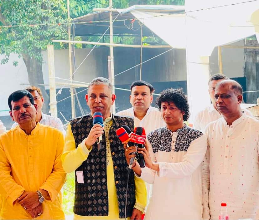 মহাঅষ্টমী বাসন্তী   পূজায় হিন্দু ধর্মাবলম্বীদের সাথে শুভেচ্ছা বিনিময় করেন আফম বাহাউদ্দিন নাসিম এমপি