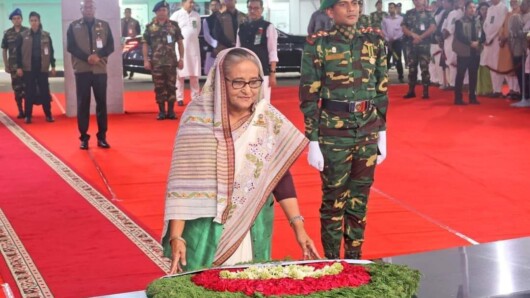 ১৭ এপ্রিল ঐতিহাসিক মুজিবনগর দিবস উপলক্ষে আওয়ামী লীগ সভাপতি বঙ্গবন্ধুকন্যা প্রধানমন্ত্রী শেখ হাসিনা ধানমন্ডি ৩২ নম্বর সড়কে বঙ্গবন্ধু ভবনে জাতির পিতা বঙ্গবন্ধুর প্রতিকৃতিতে পুষ্পস্তবক অর্পণ করে শ্রদ্ধা জানান। পরে আওয়ামী লীগ কেন্দ্রীয় নেতৃবৃন্দদের সঙ্গে নিয়ে শ্রদ্ধা নিবেদন করেন।