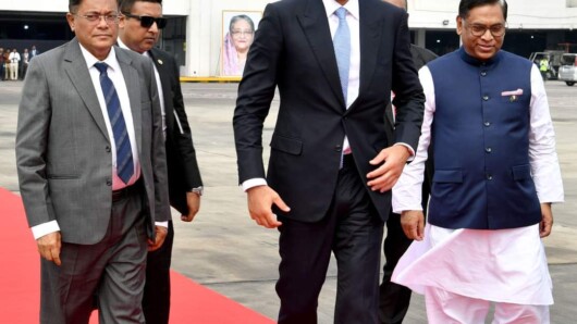 কাতারের আমিরকে বিদায় জানান পররাষ্ট্রমন্ত্রী