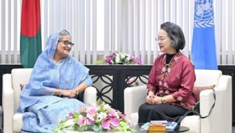 বঙ্গবন্ধুকন্যা প্রধানমন্ত্রী শেখ হাসিনার সঙ্গে এসকাপ (ESCAP) -এর নির্বাহী সচিব মিস আরমিদা সালসিয়াহ আলিসজাহবানা বৃহস্পতিবার (২৫ এপ্রিল ২০২৪) ব্যাংককের ইউনাইটেড নেশনস কনফারেন্স সেন্টারের মিটিং রুমে সৌজন্য সাক্ষাৎ করেন।