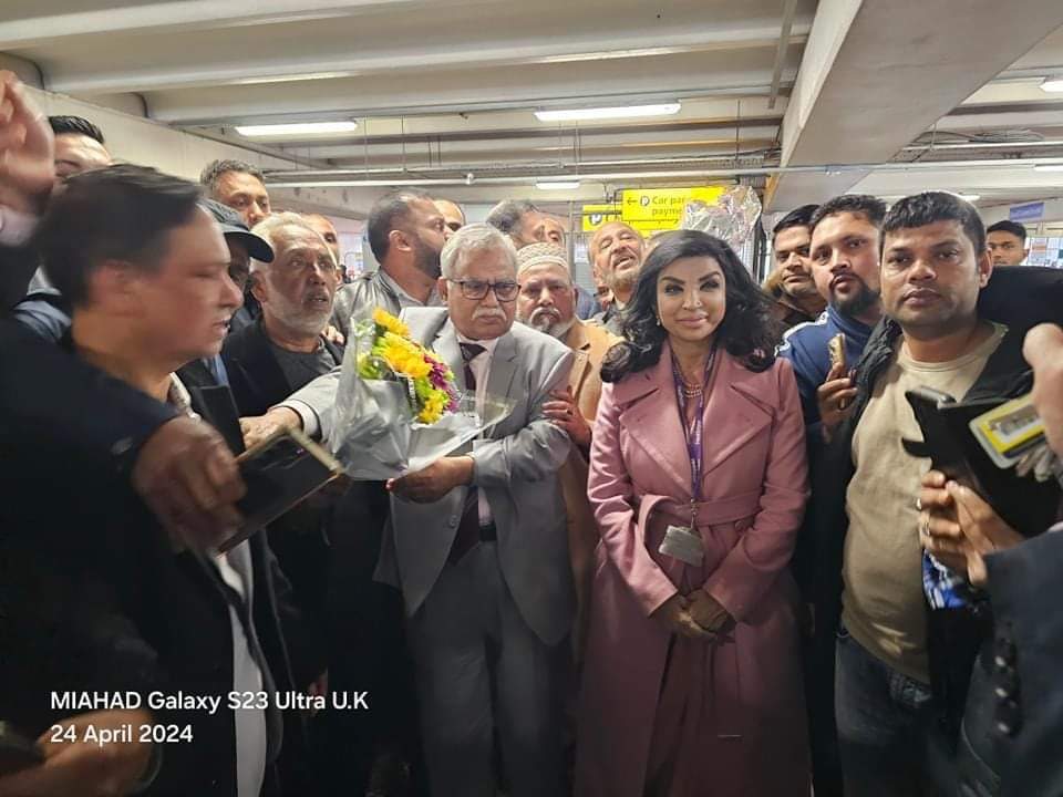 প্রবাসী কল্যাণ ও বৈদেশিক কর্মসংস্থান মন্ত্রণালয়ের প্রতিমন্ত্রী শফিকুর রহমান চৌধুরীকে হিথরো বিমানবন্দরে ফুলেল শুভেচ্ছা –