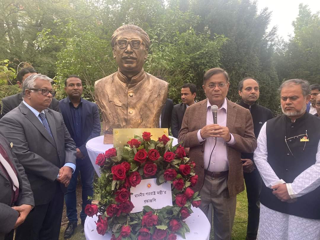 ভিয়েনাস্থ বাংলাদেশ স্থায়ী মিশনে বঙ্গবন্ধুর আবক্ষ ভাস্কর্য উন্মোচন করলেন পররাষ্ট্রমন্ত্রী