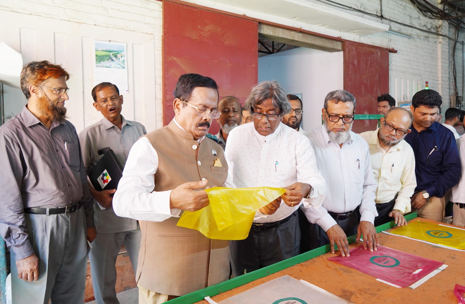 পলিথিন নয় মানুষের হাতে থাকবে সোনালী ব্যাগ….বস্ত্র ও পাট মন্ত্রী নানক