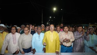 রাজশাহী মহানগরীর মিজানের মোড় হতে জাহাজ ঘাট পর্যন্ত প্রশস্তকৃত সড়কে আধুনিক দৃষ্টিনন্দন সড়কবাতির উদ্বোধন করা হয়েছে।