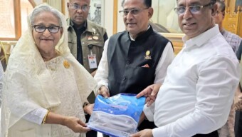 মাননীয় প্রধানমন্ত্রীর নিকট ‘বিএফডিসি রেডি টু কুক ফিশ’ ও মিল্কিং মেশিন হস্তান্তর