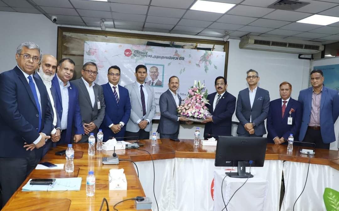 সচিব পদে পদোন্নতি প্রাপ্তিতে বিমান বাংলাদেশ এয়ারলাইন্স এর ব্যবস্থাপনা পরিচালক ও সিইও জনাব শফিউল আজিম কে সংবর্ধনা প্রদান করা হয়
