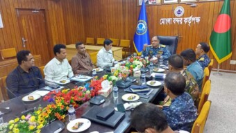 “ঘূর্ণিঝড় রেমাল: ১০ নম্বর মহাবিপদ সংকেতে মোংলা বন্দরের জরুরী বৈঠক”