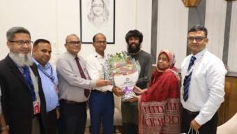 এভারেস্ট ও লোৎসে বিজয়ী মো: বাবর আলী কে বিমান বাংলাদেশ এয়ারলাইন্স এর পক্ষ থেকে সংবর্ধনা প্রদান