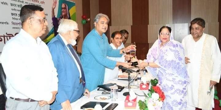 কক্সবাজার এর বহুল প্রচারিত দৈনিক কক্সবাজার শ্রেষ্ঠ আঞ্চলিক গণমাধ্যমের স্বীকৃতি পেল