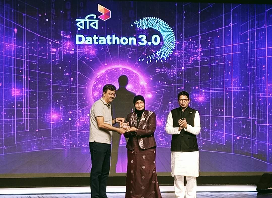 ডেটাথন ৩.০ বিজয়ী তিন দল পেল ১০ লাখ টাকার পুরস্কার