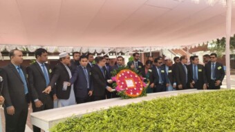 বঙ্গবন্ধুর সমাধিতে তথ্য ও সম্প্রচার মন্ত্রণালয়ের কর্মকর্তাদের শ্রদ্ধা নিবেদন