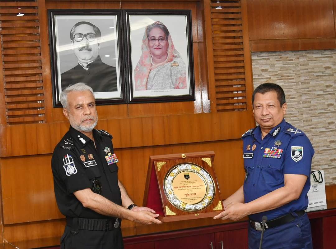 বিদায়ী র‍্যাব মহাপরিচালক এম খুরশীদ হোসেনের বিদায় সংবর্ধনা