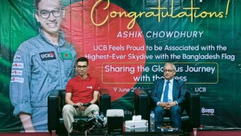 স্কাইডাইভে বাংলাদেশের আশিক চৌধুরীর বিশ্বরেকর্ড, উদযাপন করল স্পন্সর ইউসিবি