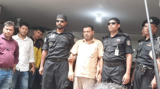 র‌্যাব-৩ এর অভিযানে রাজধানী নয়াপল্টন এলাকা হতে বিপুল পরিমান বিটিআরসির অনুমোদনবিহীন অবৈধ ভিওআইপি সরঞ্জামাদি উদ্ধারসহ ভিওআইপি ব্যবসায়ী মোঃ সাইফুল ইসলাম (৪০)’কে আটক।