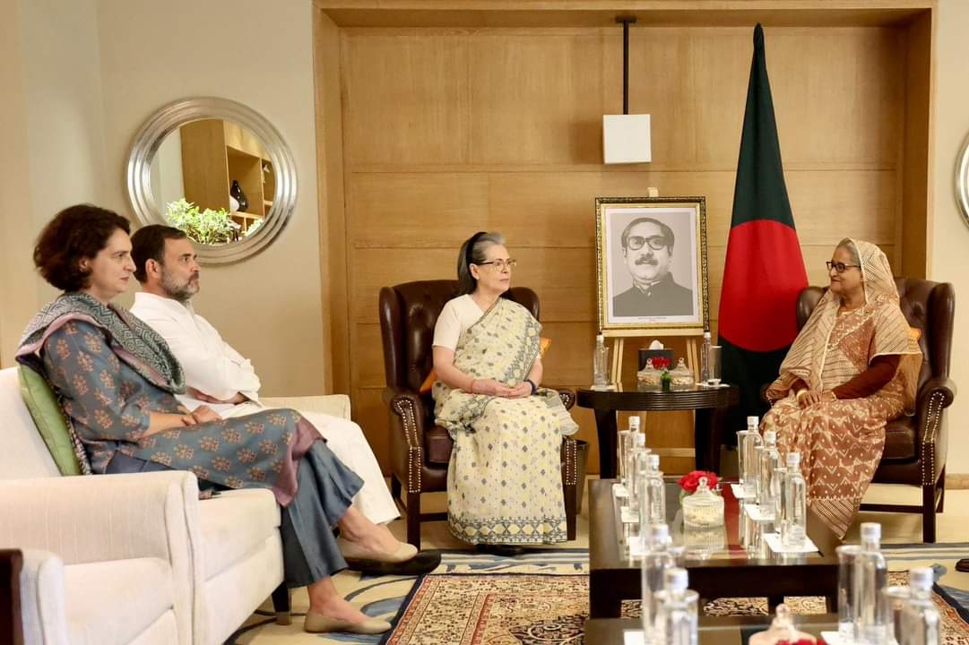 সোমবার বিকেলে দিল্লি সফররত প্রধানমন্ত্রী শেখ হাসিনার সঙ্গে আইটিসি মৌর্য হোটেলে সাক্ষাৎ করেছেন ভারতের পার্লামেন্টের রাজ্যসভা সদস্য ও কংগ্রেস পার্লামেন্টারি পার্টির চেয়ারপার্সন সোনিয়া গান্ধী, তার পুত্র ও লোকসভার বিরোধীদলীয় নেতা রাহুল গান্ধী ও ইন্ডিয়ান ন্যাশনাল কংগ্রেস পার্টির জেনারেল সেক্রেটারি প্রিয়াঙ্কা গান্ধী।
