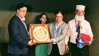 দীর্ঘ তিন যুগ পর স্বদেশে ফিরলেন কেন্দ্রীয় কচি কন্ঠের আসরের প্রতিষ্ঠাতা হেমায়েত হোসেনবিদেশী ফান্ডে দেশে শিশুদের জন্য বিভিন্ন পরিকল্পনা আলোচনা