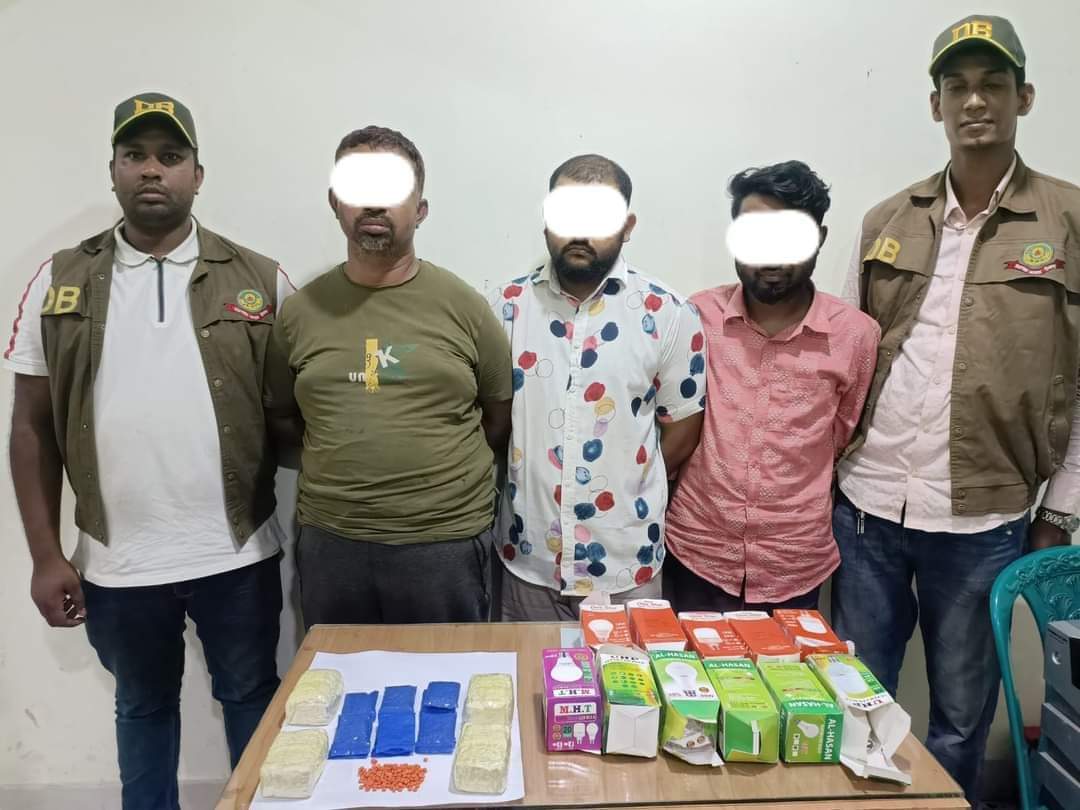 চট্টগ্রাম মহানগর গোয়েন্দা (উত্তর ও দক্ষিণ) বিভাগের অভিযানে ১৩,৫০০ পিস ইয়াবাসহ তিনজন মাদকব্যবসায়ী গ্রেফতার।