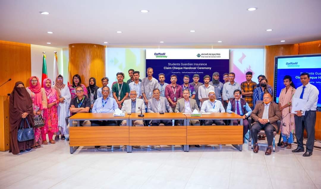 ড্যাফোডিল ইন্টারন্যাশনাল ইউনিভার্সিটির ৪০ শিক্ষার্থীর হাতে অভিভাবক মৃত্যুবীমার১ কোটি ২০ লক্ষ টাকার চেক হস্তান্তর করেছে প্রাইম ইসলামী লাইফ ইন্সুরেন্স কোম্পানী