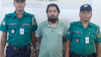 সিএমপির কোতোয়ালী থানার অভিযানে ০২টি সাজা পরোয়ানাভুক্ত আসামি গ্রেফতার।